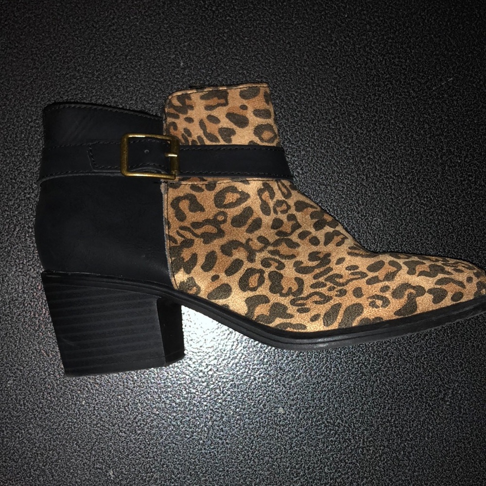 Cheetah print girls size 3 high heel boot